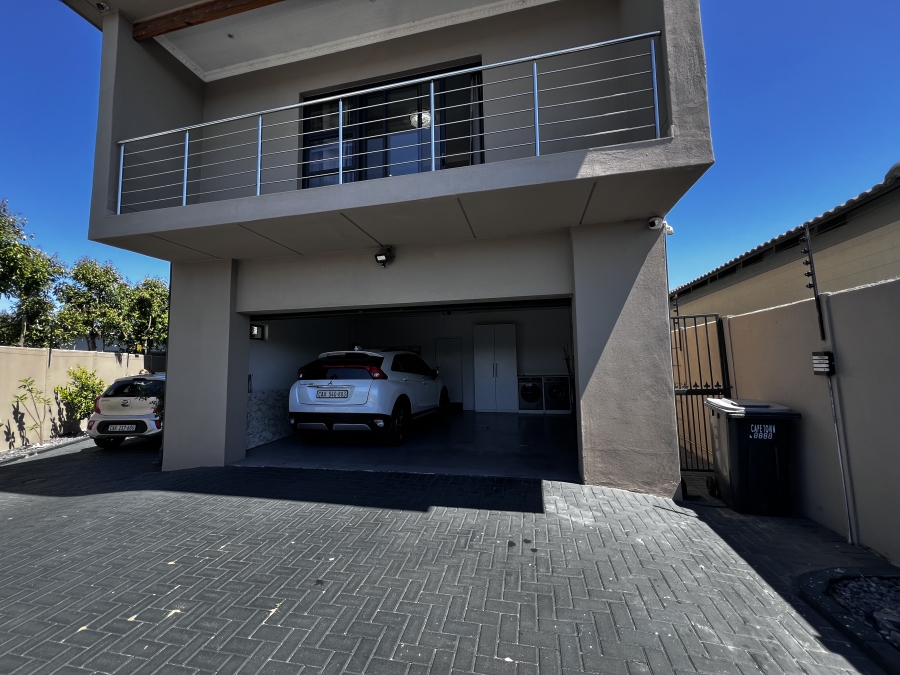 To Let 5 Bedroom Property for Rent in Parklands North Western Cape